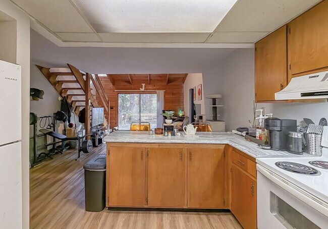 Building Photo - Spacious 1BR Retreat Near FSU & TCC – Vaulted Ceilings, BRAND NEW DECK!