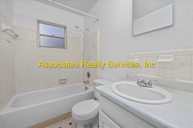 Building Photo - Suburban Heights-4 bedroom/ 2 bath