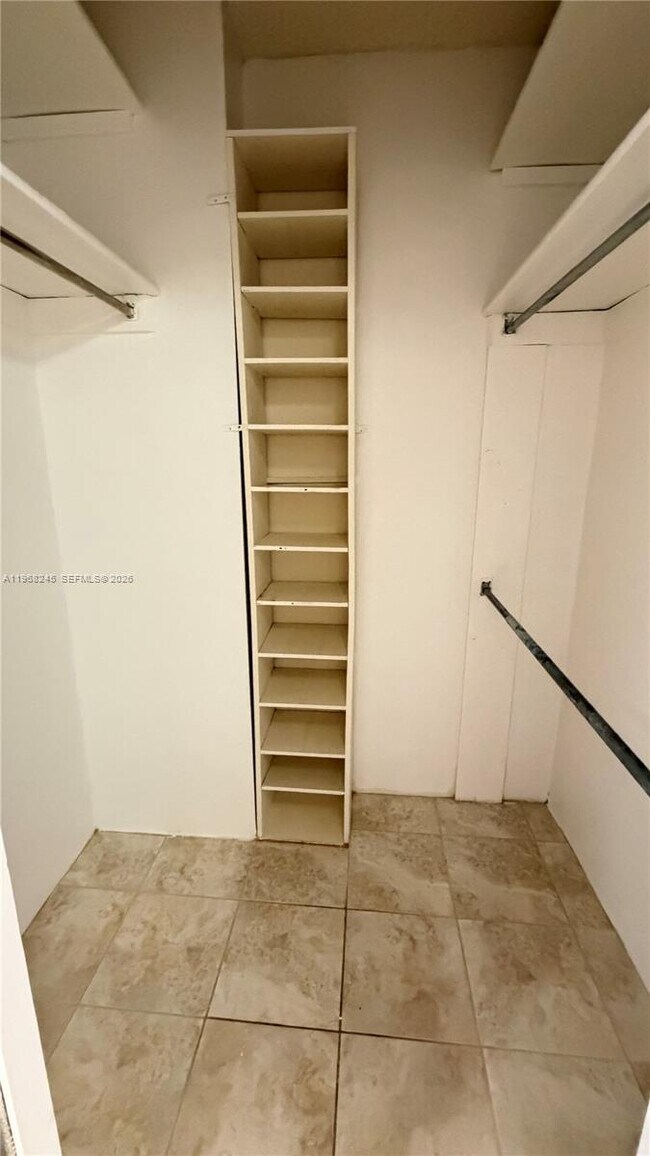 Building Photo - 20100 W Country Club Dr