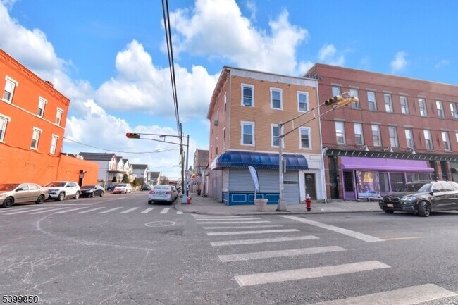Building Photo - 95 1st St