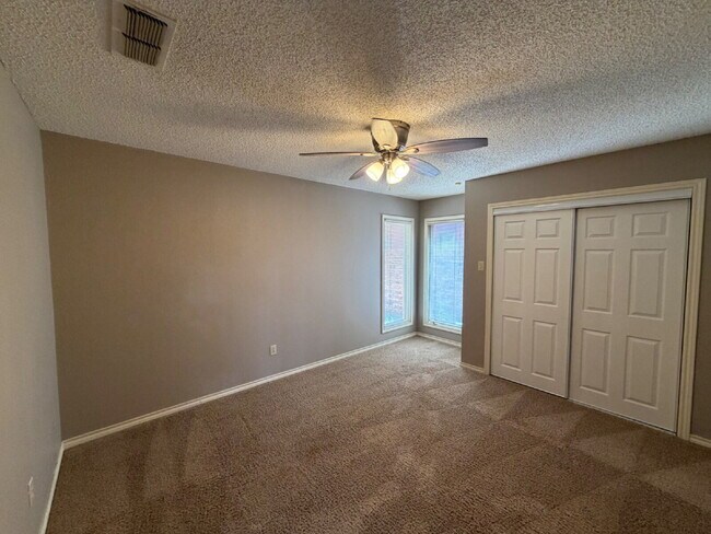Building Photo - Nice Modern Home Located In Whisper Wood Near Tech. Includes access to pool & tennis court.
