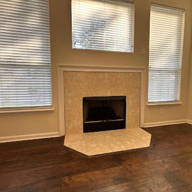 Building Photo - Spacious 3-Bed, 2-Bath Home. Patio. Amenities. Located just minutes from St Johns Town Center and...