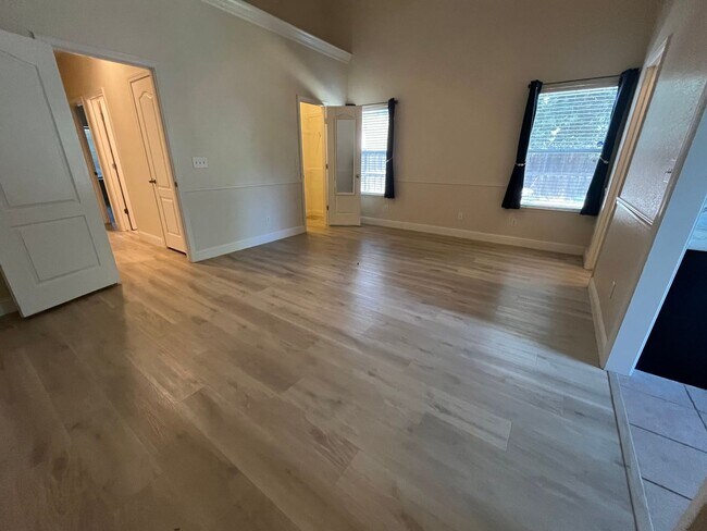 Building Photo - Beautiful Home for rent in Visalia, Ca