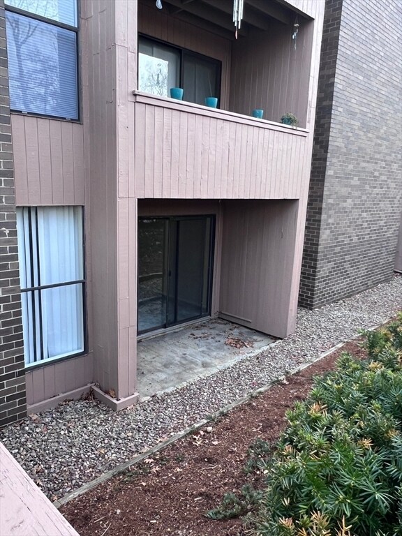 Building Photo - 32 Shrewsbury Green Dr