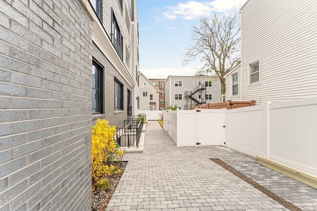 Building Photo - 24-28 Mt Pleasant St