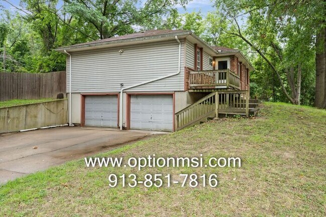 Building Photo - Very Spacious and ready for immediate move-in!!