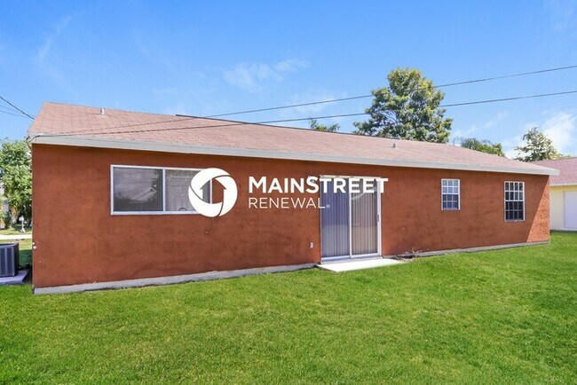 Building Photo - 3 Bedroom Pet-Friendly Home in Port St Luc...