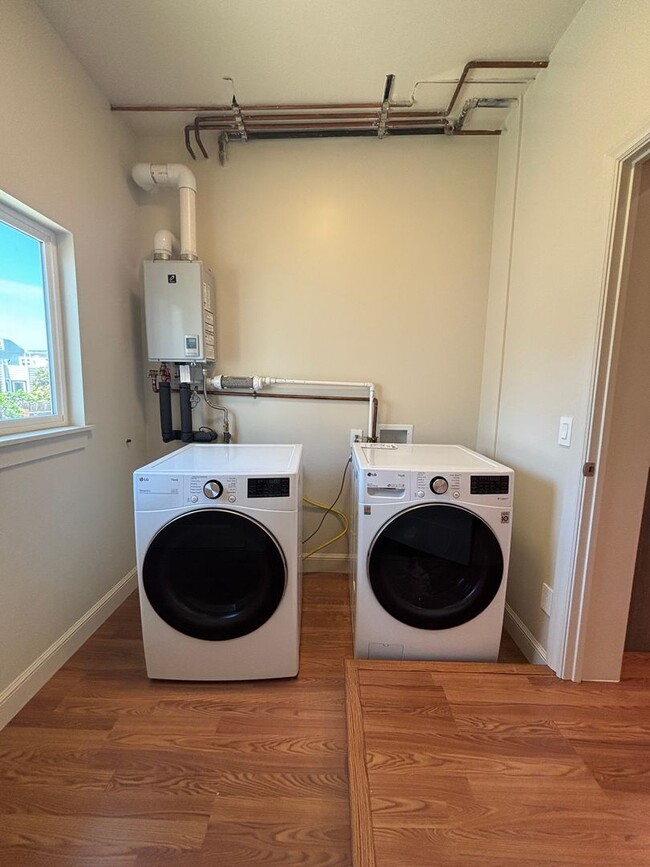Building Photo - 2264