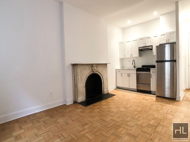 Building Photo - 147 E 72nd St
