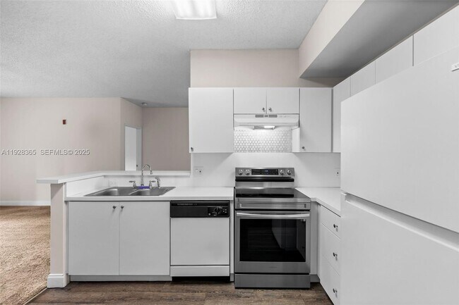 Building Photo - 6976 SW 39th St