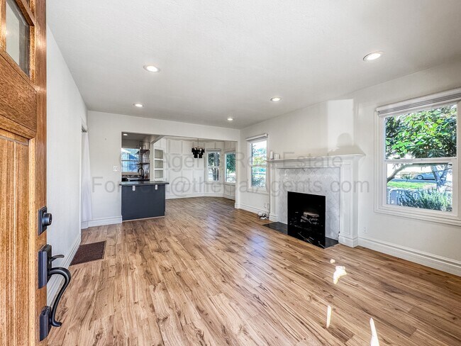 Building Photo - 201 Ashbury Ave