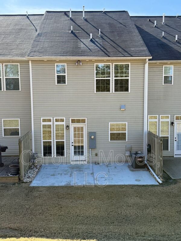 Building Photo - 405 Christiane Way