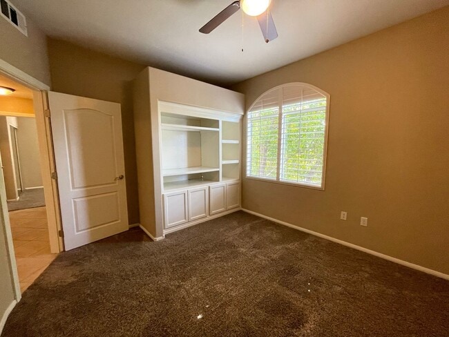 Building Photo - Mission Ridge Condos-Gorgeous 2nd Floor Un...