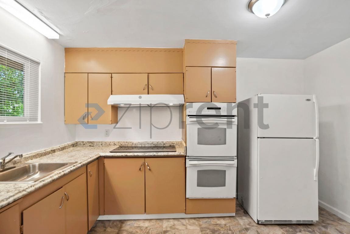 Building Photo - Unit 1