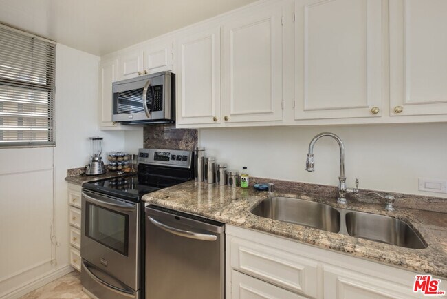 Building Photo - 4267 Marina City Dr