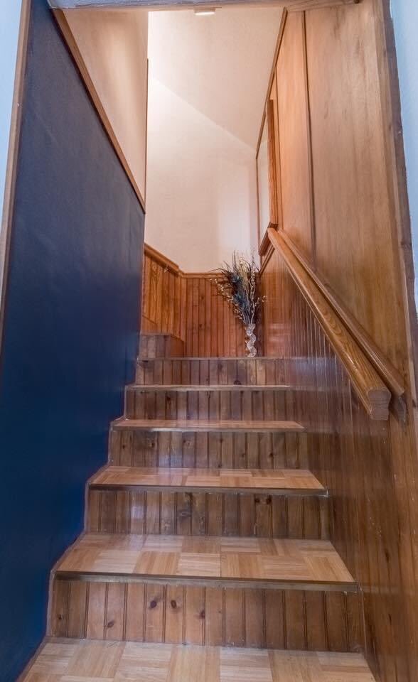 Building Photo - 2 bedrooms upstairs, 1 downstairs 1 bath c...