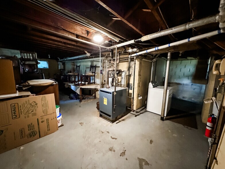 Building Photo - 235 Ashcroft Rd