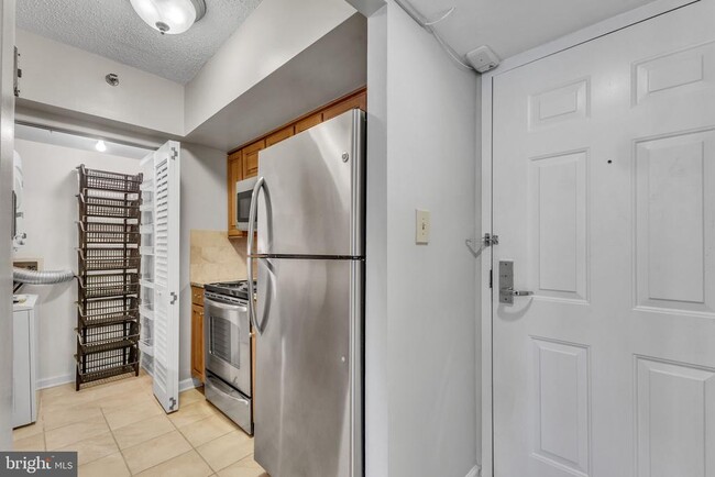 Building Photo - 1001 N Randolph St