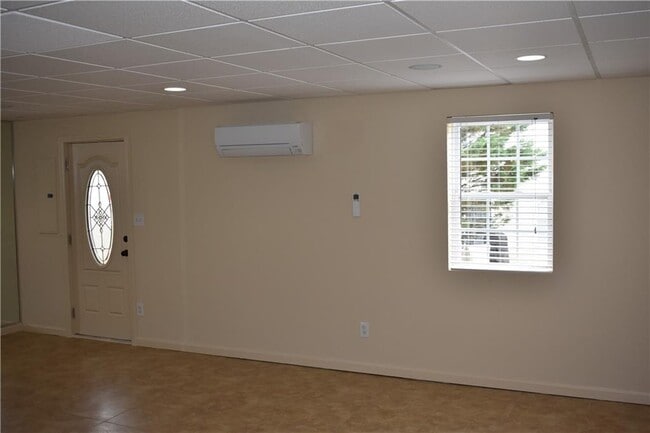 Building Photo - 132 Venture Path