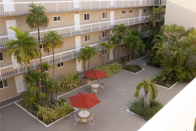 Building Photo - 7703 Camino Real