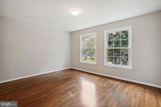 Building Photo - 8501 Canterbury Dr
