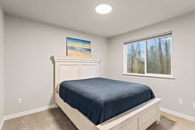 Building Photo - Available 4BR/4BATH Modern Home near Ash C...