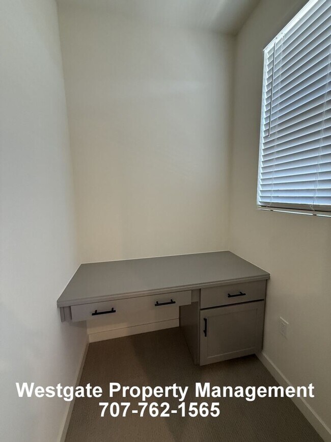 Building Photo - 209 Wellness Wy