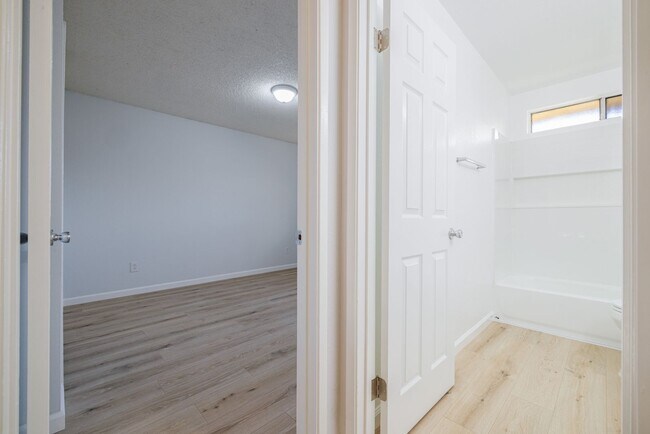 Building Photo - 1305 Sylvan Meadows Dr