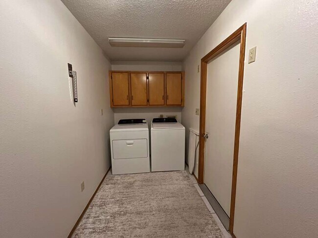 Building Photo - 812 Santa Anna Dr