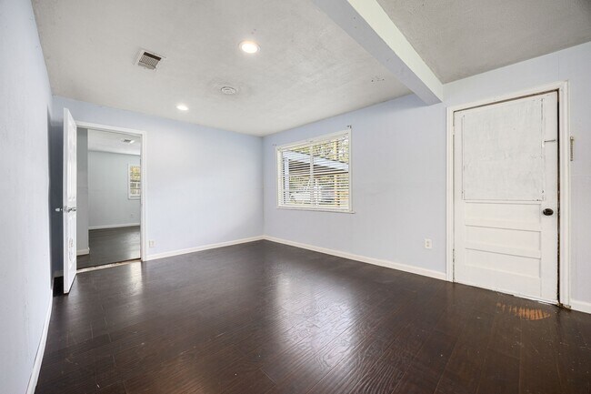 Building Photo - 340 Magnolia Dr