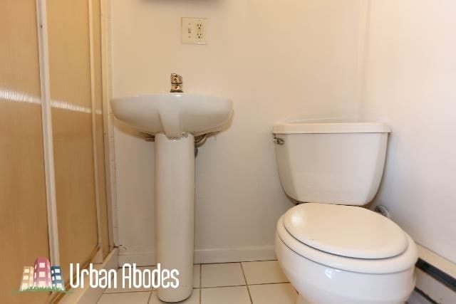 Building Photo - 546 W Wellington Ave