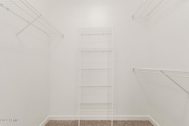Building Photo - Immaculate Lakewood Community Condo
