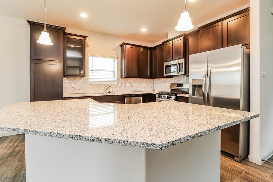 Building Photo - 7911 Fijian Cypress Dr