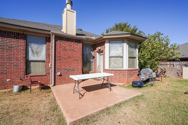 Building Photo - 16300 Seminole Pointe Pl