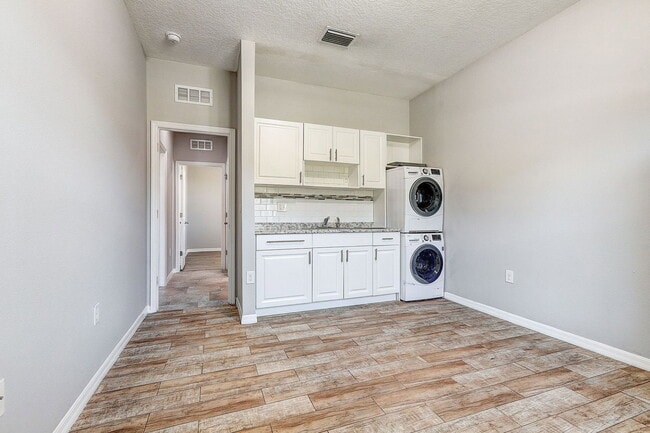 Building Photo - 32848 Sand Creek Dr