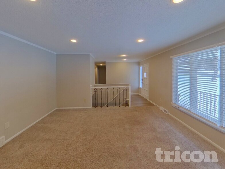 Building Photo - 13101 Thomas Ave