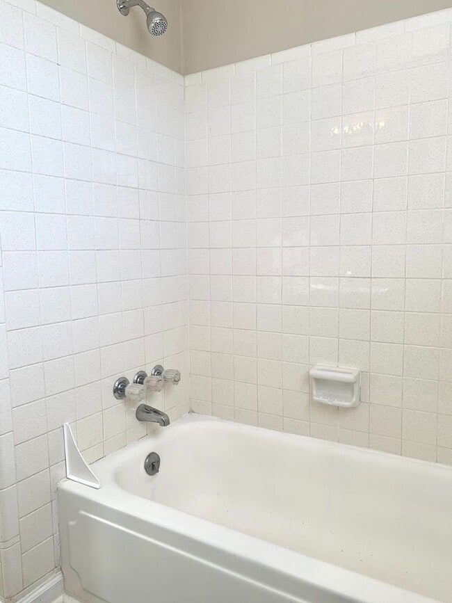 Building Photo - 498 Bunker Hill Rd