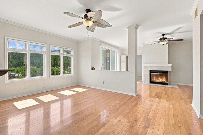 Building Photo - 680 Ridgeside Dr
