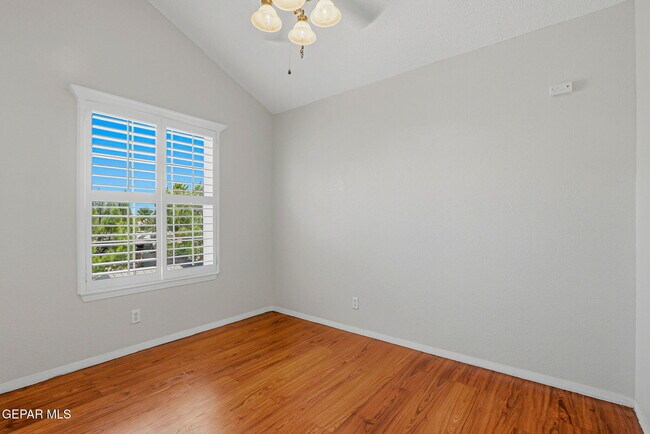 Building Photo - 12119 Tower Hill Dr