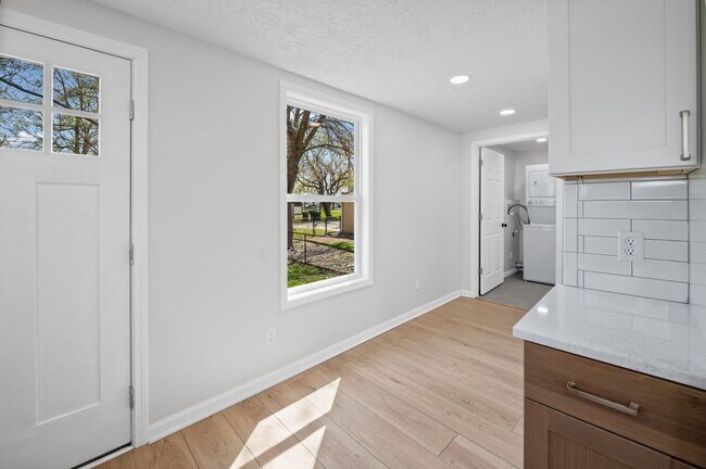 Building Photo - COMPLETELY RENOVATED 4BR HOME - MOVE-IN SPECIAL