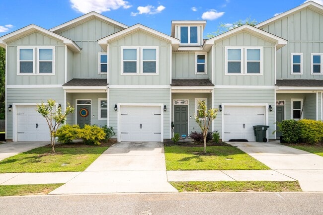 Building Photo - NEW LOW PRICE!!