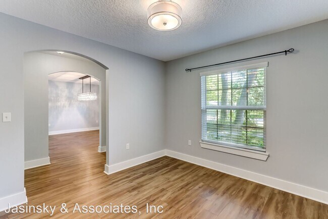 Building Photo - 3 br, 2 bath House - 321 S. 14th St