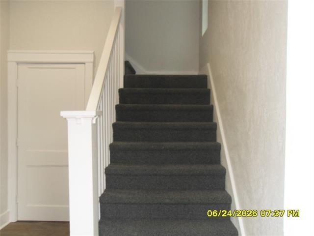 Building Photo - 401-403-403 W 4th St