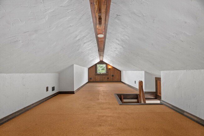 Building Photo - 1409 Avon Park Ter