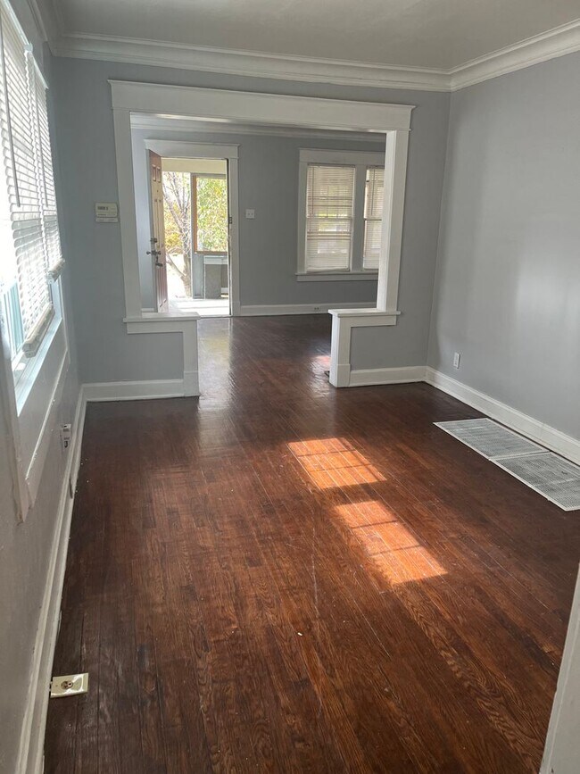 Building Photo - Cozy 2 bedroom 1 bath
