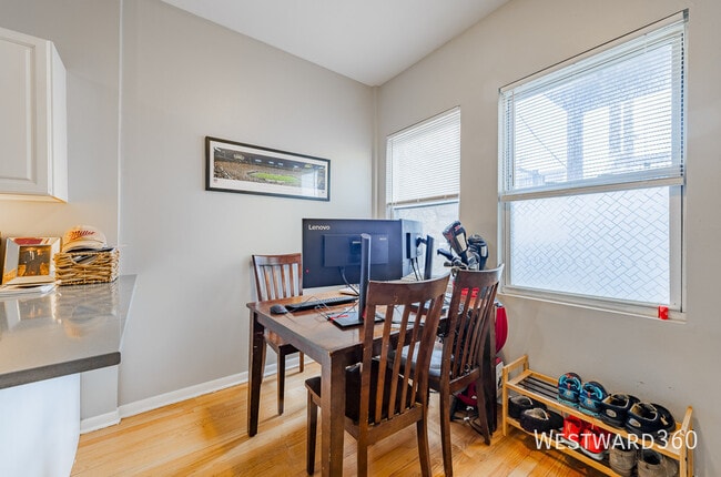 Building Photo - 3242 N Hoyne-1