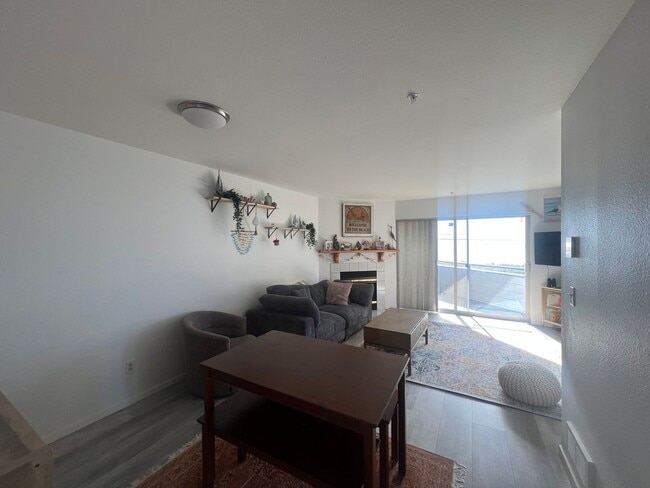 Building Photo - 2Bd 2Ba Waterfront Mariners Cove Condo in ...