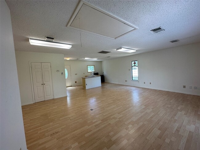 Building Photo - 30302 2nd St