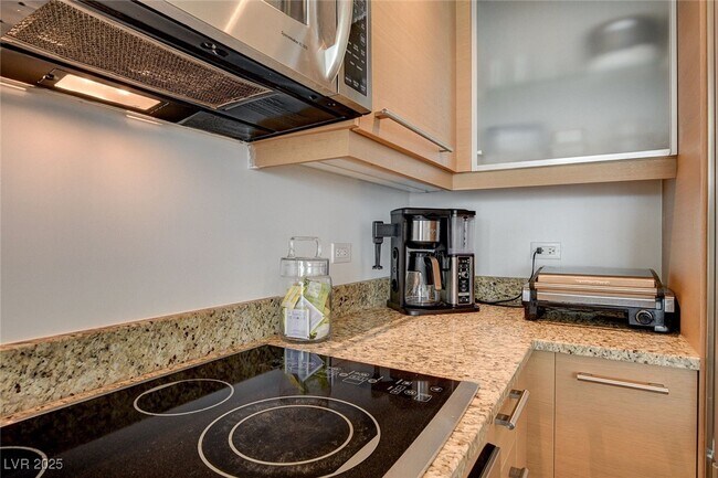 Building Photo - 222 Karen Ave