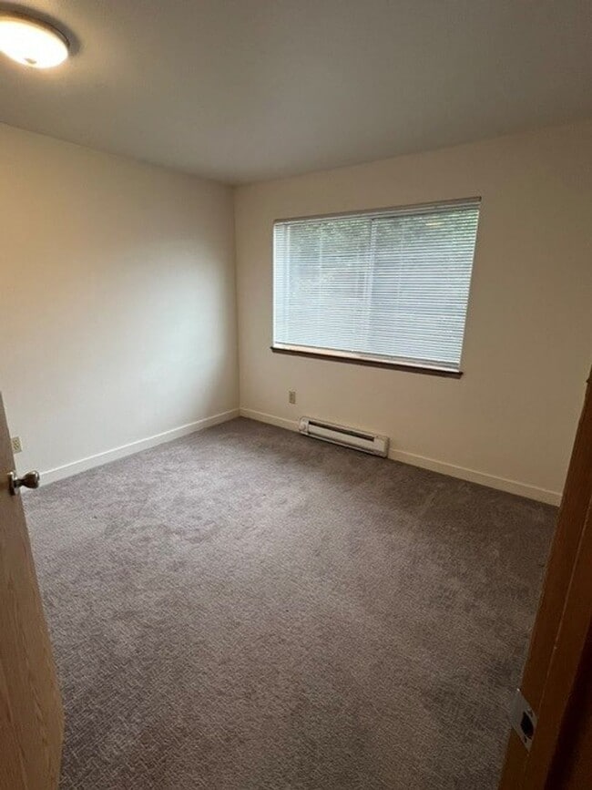 Interior Photo - Jefferson Court